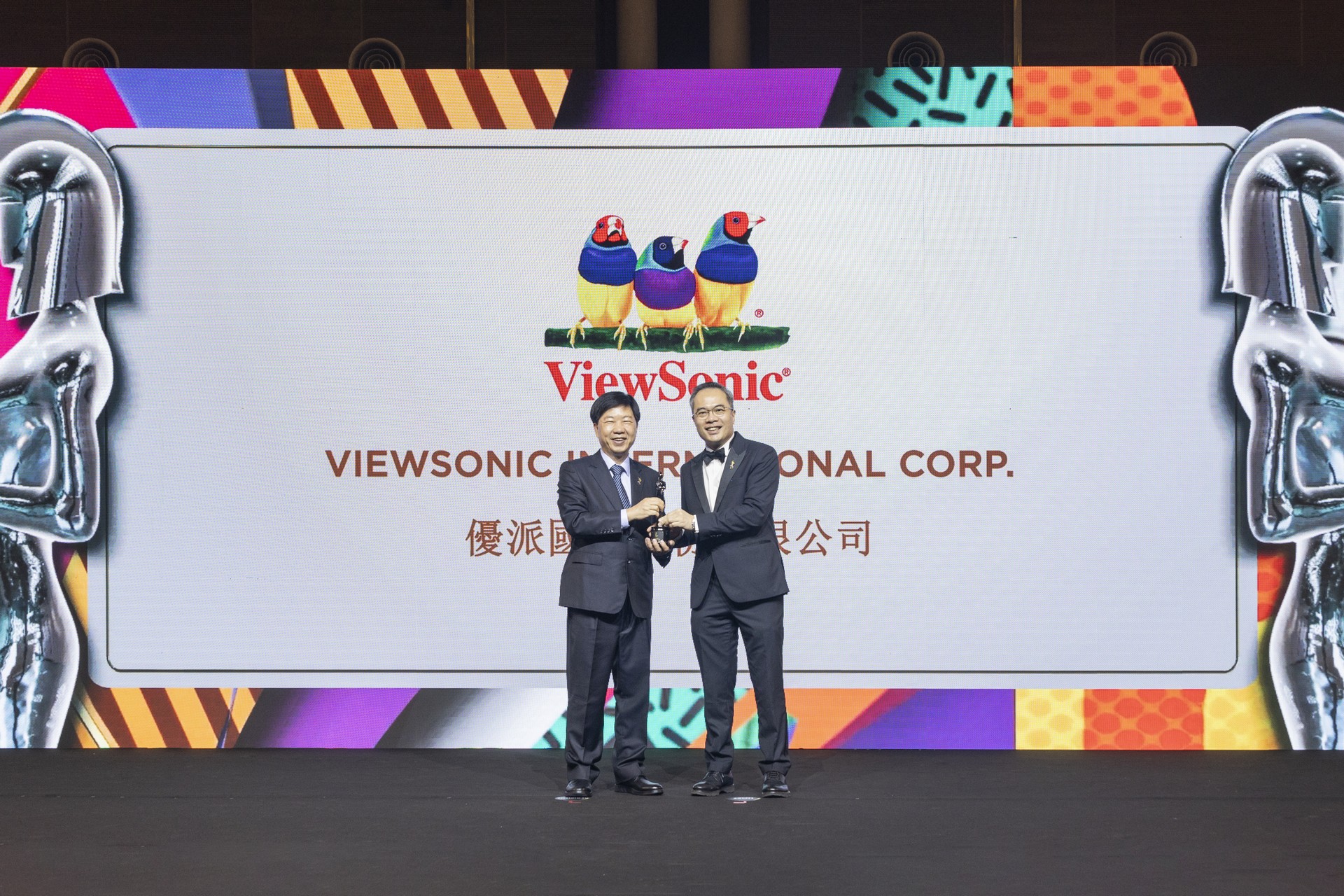  Image 2 – James Chu, Chairman and CEO of ViewSonic, received the award Best Companies To Work For In Asia. 