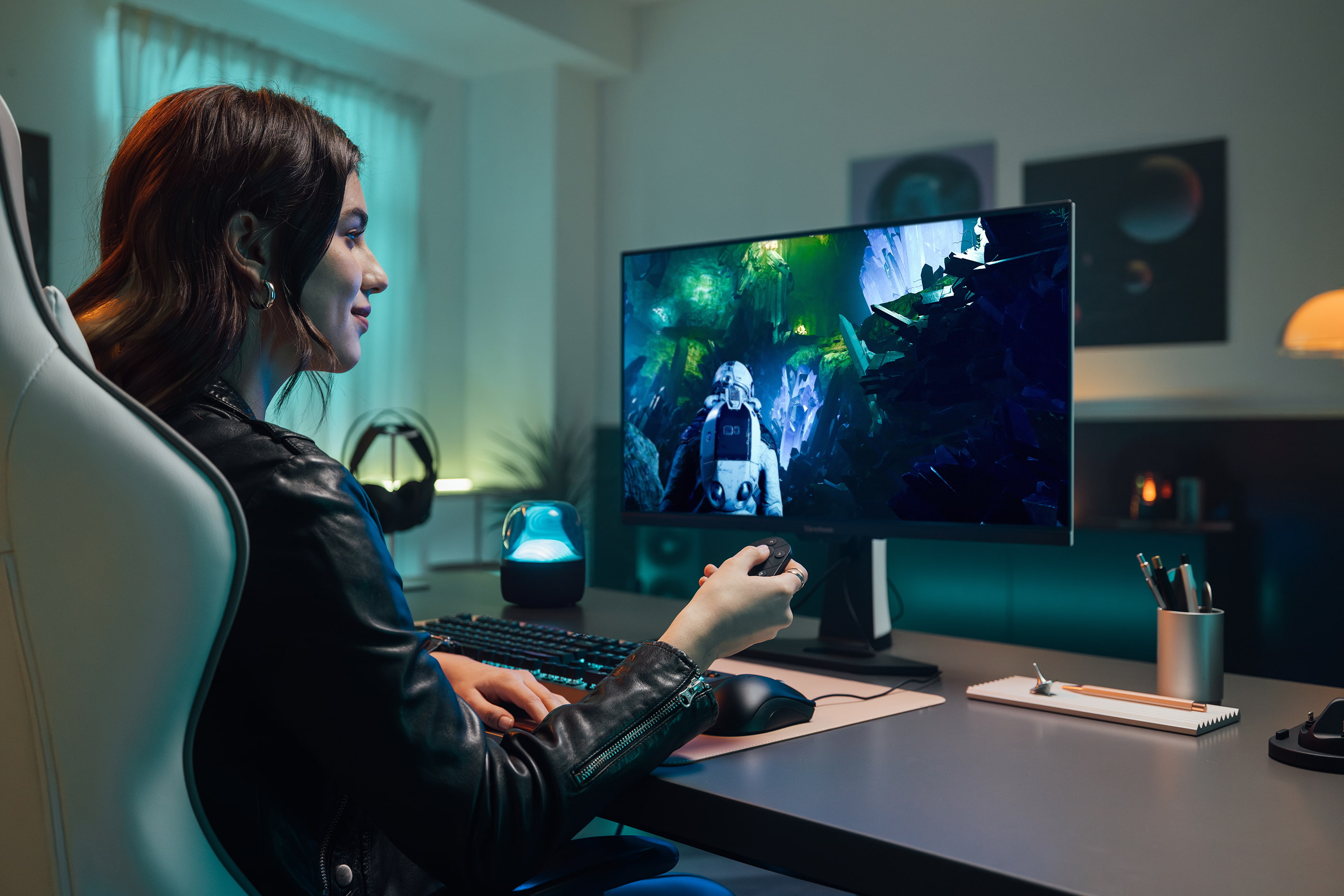 The XG272-2K-OLED comes with a wireless remote, ensuring convenient and seamless gaming sessions.