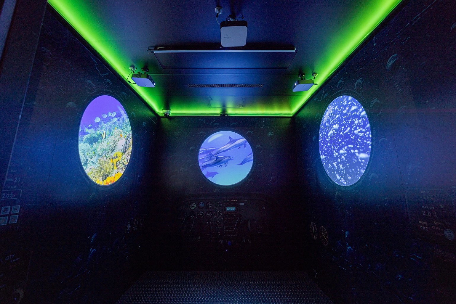 ViewSonic將辦公室電梯打造為潛水艇，運用LED投影機提供絕佳的視聽體驗，上下樓彷彿走訪一趟海底世界。